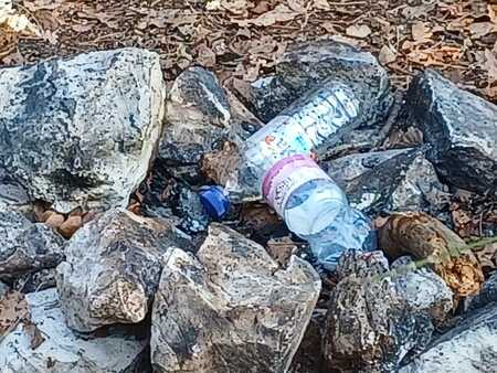 Vandalizem na doživljajski poti Zlati čoln; Vir: Občina Sežana